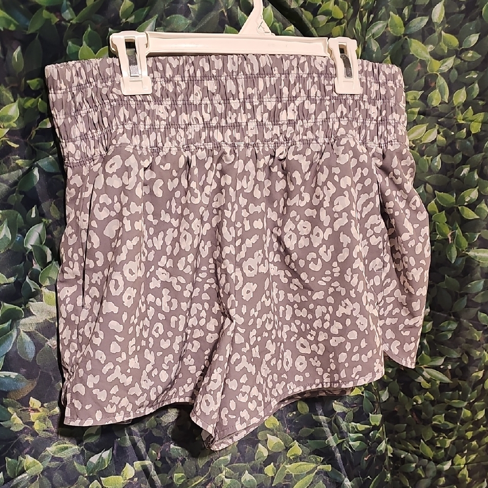 Old‎ Navy Gray Patterned Women's Athletic Shorts